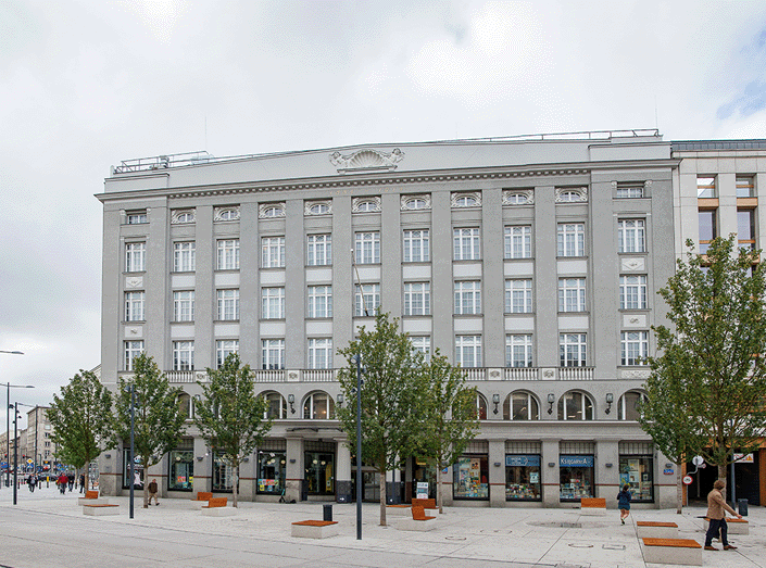 podstrona-o-nas Dom Towarowy Braci Jabłkowskich z zewnątrz